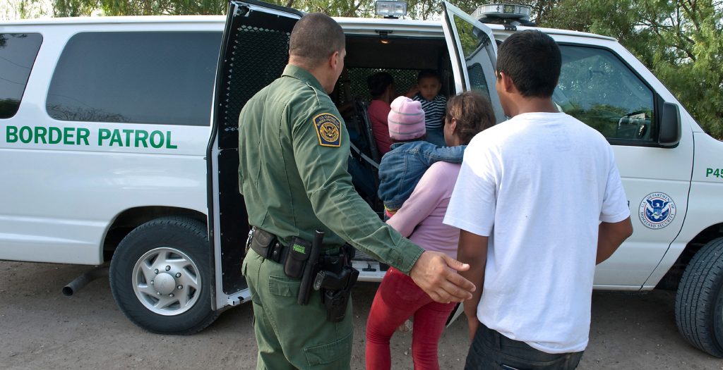 Pesquisa revela que metade dos americanos são contra campos de detenção de imigrantes